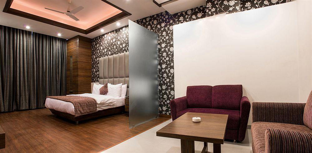 Hotel Narula's Aurrum Amritsar Exterior foto